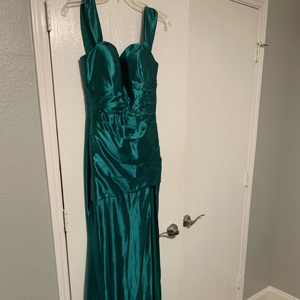 Emerald Green- Size 6 formal gown